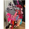 Image 1 : Assorted clothing