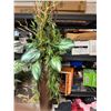 Image 1 : Artificial plant décor