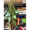 Image 2 : Artificial plant décor