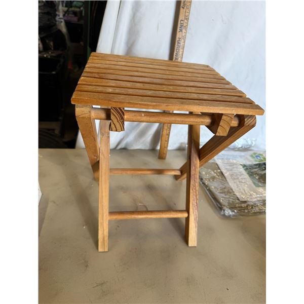 Folding plant stand