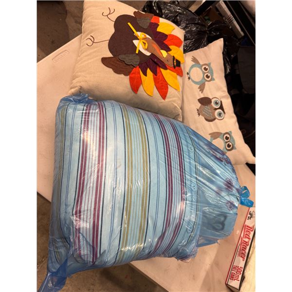Throw cushions
