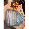 Image 1 : Throw cushions
