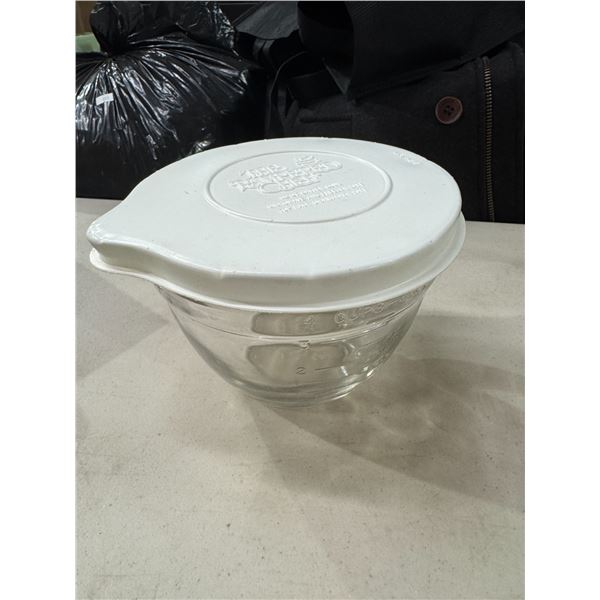 Pampered chef measuring cup with lid