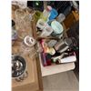 Image 4 : Kitchen light teapots 2 cups dishes, etc.
