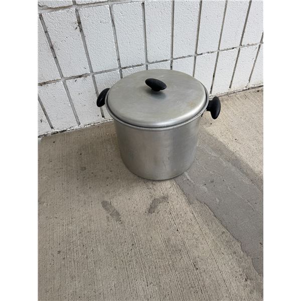 Stock pot