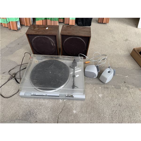 Akai record player and some Speakers