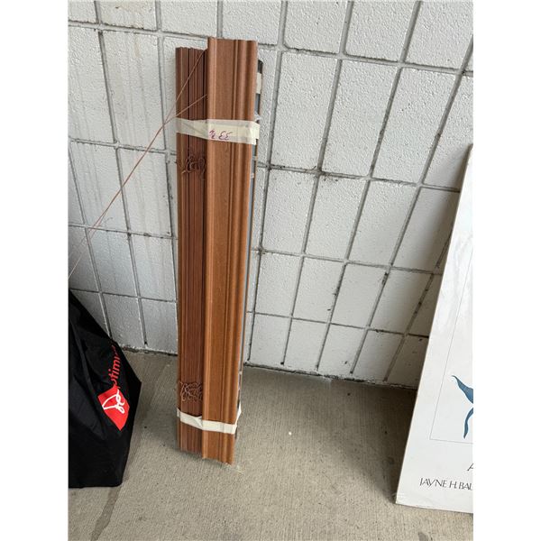 Lot of blinds, assorted sizes 33 and three-quarter inch, 34 inch, 27 inch, 46 inch, and many more wi