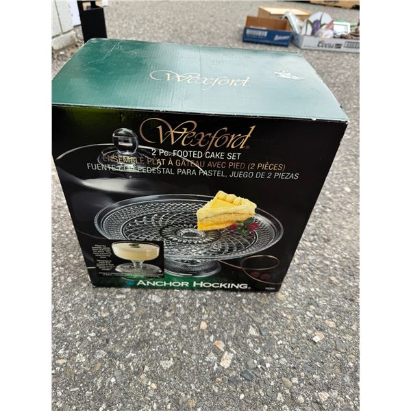 2 pc footed cake set