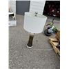 Image 1 : Lamp