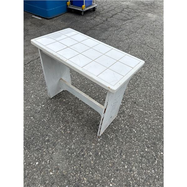 Tile top stand