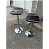 Image 1 : 2 adjust adjustable height stools