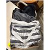 Image 1 : Gap, size medium shirts