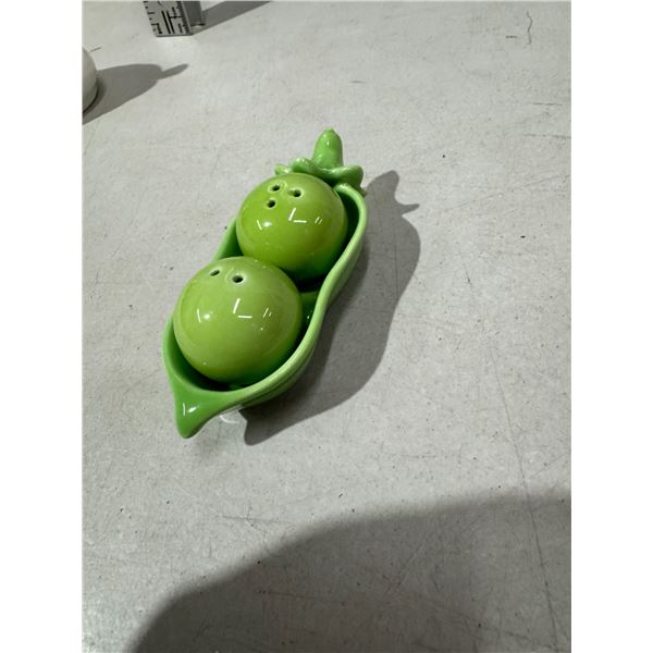 Pea salt  and pepper shakers