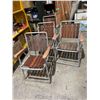Image 1 : 4 folding chairs