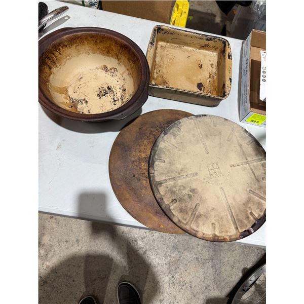 Pampered chef, baking pans, and stones