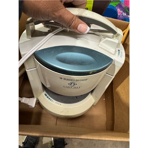 Black & Decker lids off automatic jar opener