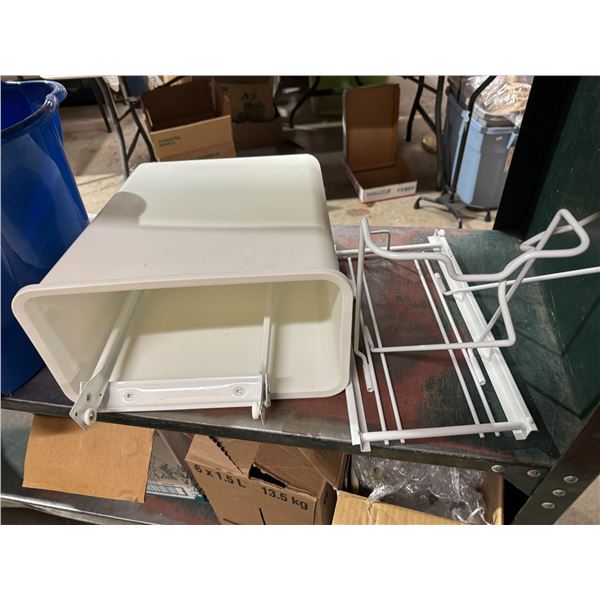 Garbage can and hardware