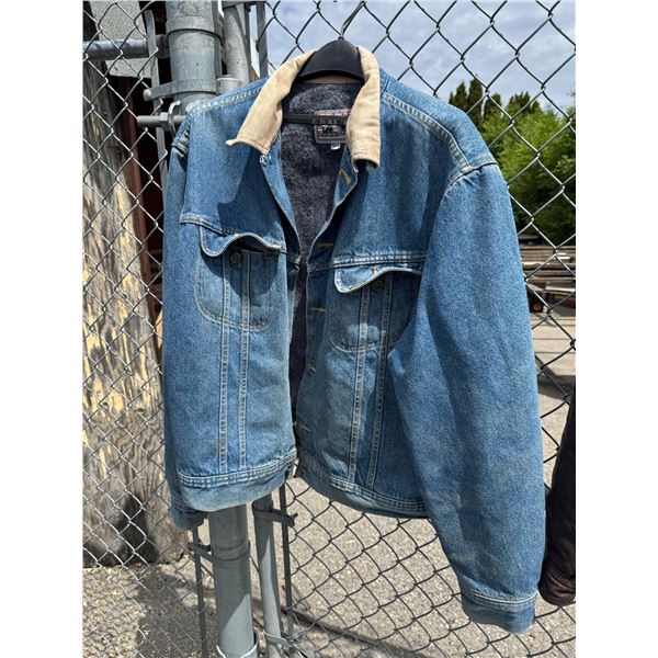 Lee jean jacket size 48