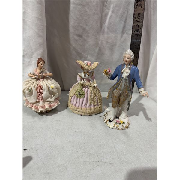 Figurines
