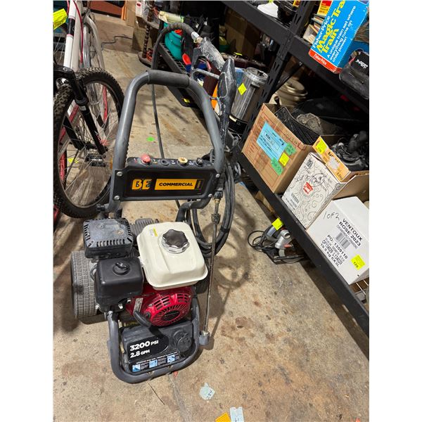 Commercial Honda 3200psi pressure washer. Runs.