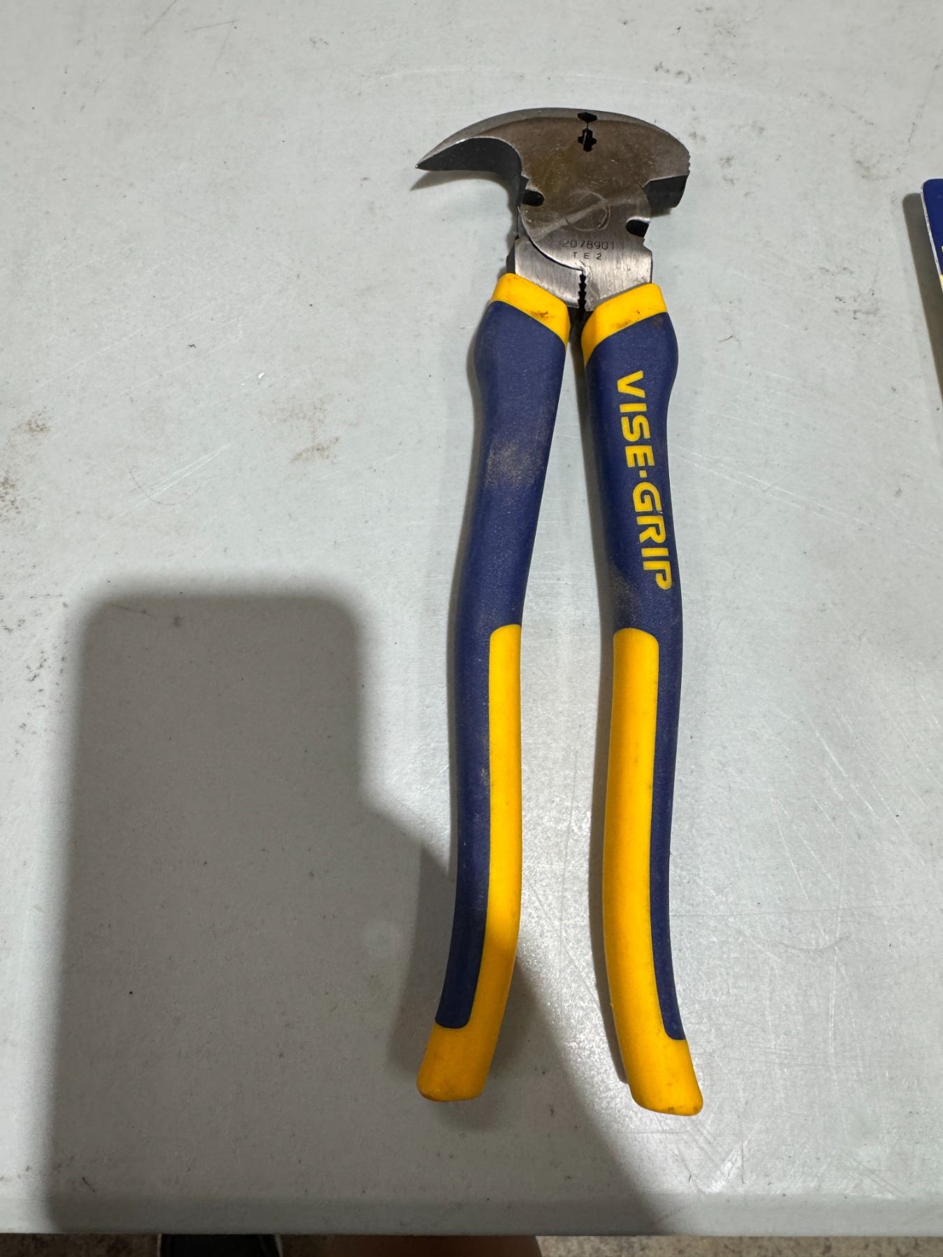thumbnail image 2 of Irwin Vise-Grip Germany 1950504 8" Diagonal POWER SLOT Cutting Pliers – Hardened Teeth, Made In Germany 2 of 5