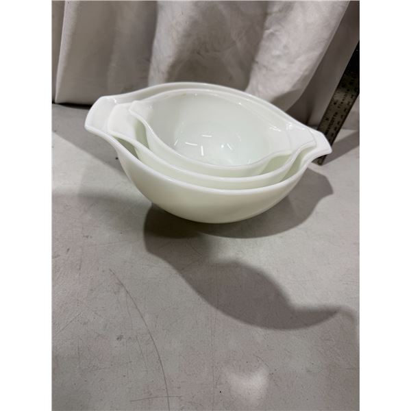 Pyrex  nesting bowls