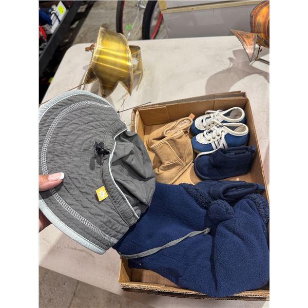 Baby shoes and hat