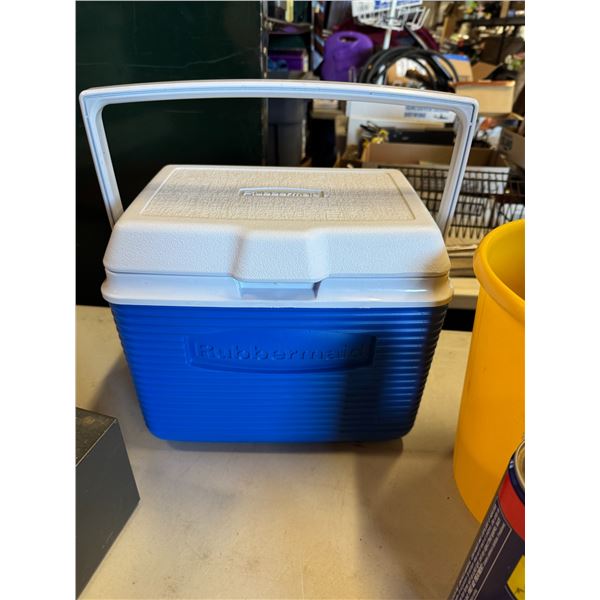 Rubbermaid cooler