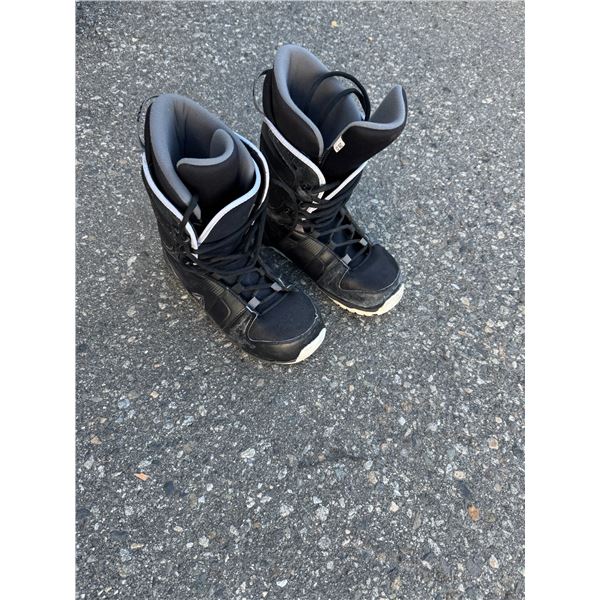 Firefly snowboard boots size 28