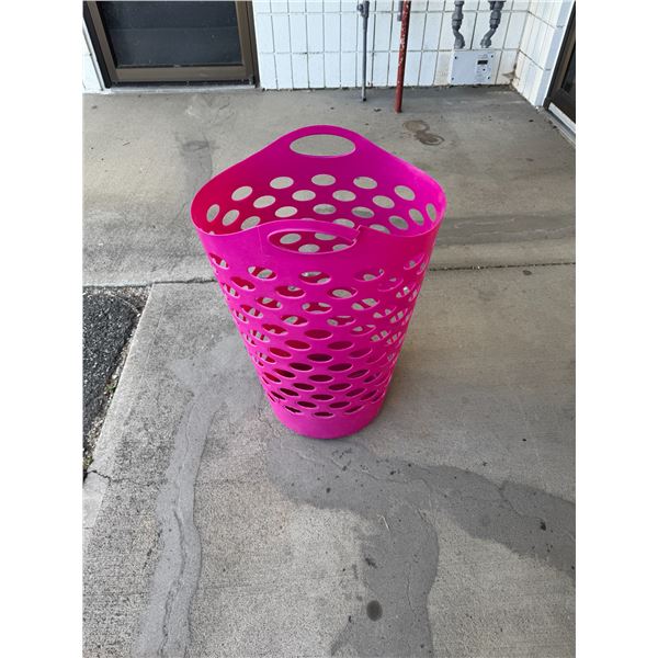 Laundry basket, one handle cracked