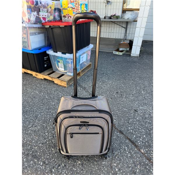 Four wheeled suitcase, Sam