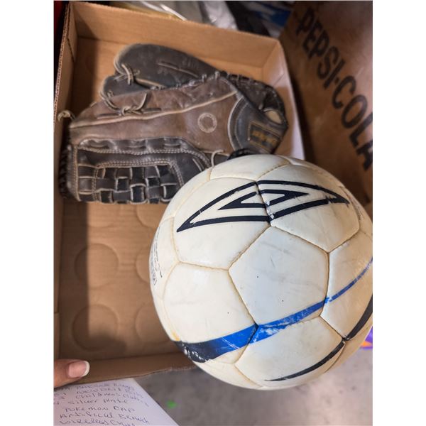 Ball glove and sports ball