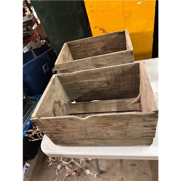 2 rest of Wood crates
