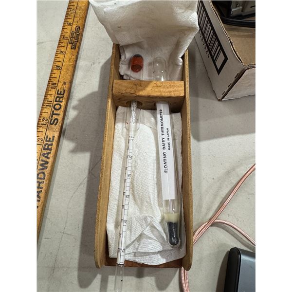 Floating dairy thermometer