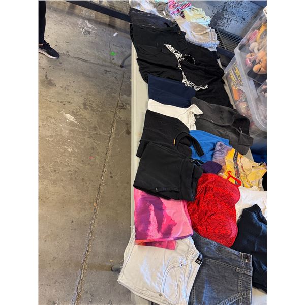 Clothing light size large/extra large