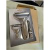3 Peace peeler set