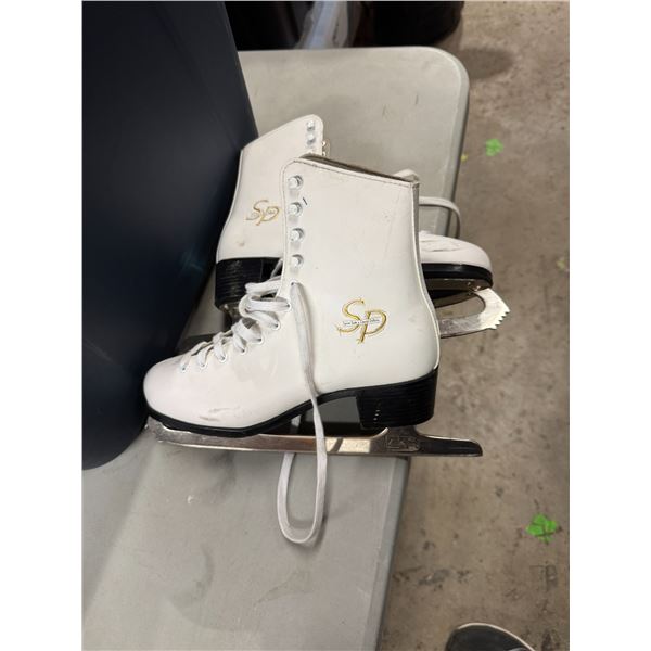 Figure skates size 9