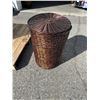 Image 1 : Laundry basket