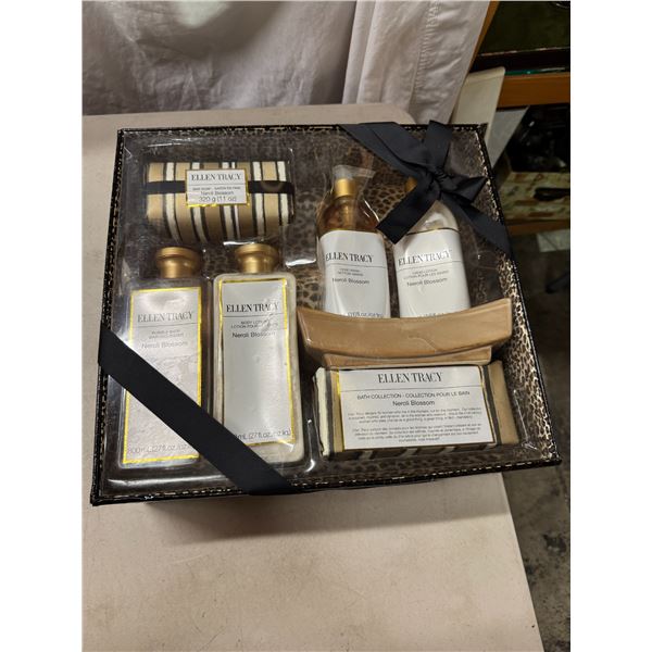 Ellen Tracy gift pack