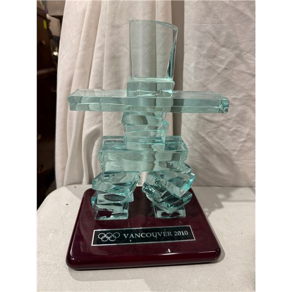 Inukshuk made of glass, mounted on a base that commemorates the Vancouver 2010 Winter Olympics.