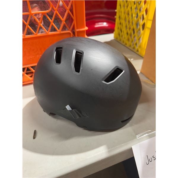 Adult helmet 58–62 cm