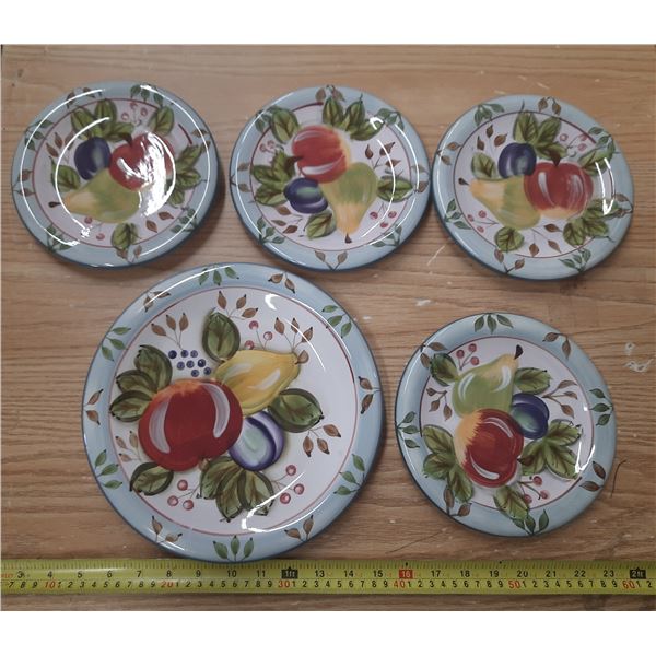Black Forest Fruits Dinnerware Plates. (4 Small and 1 Large)