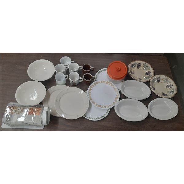 Lot of Kitchen Items.