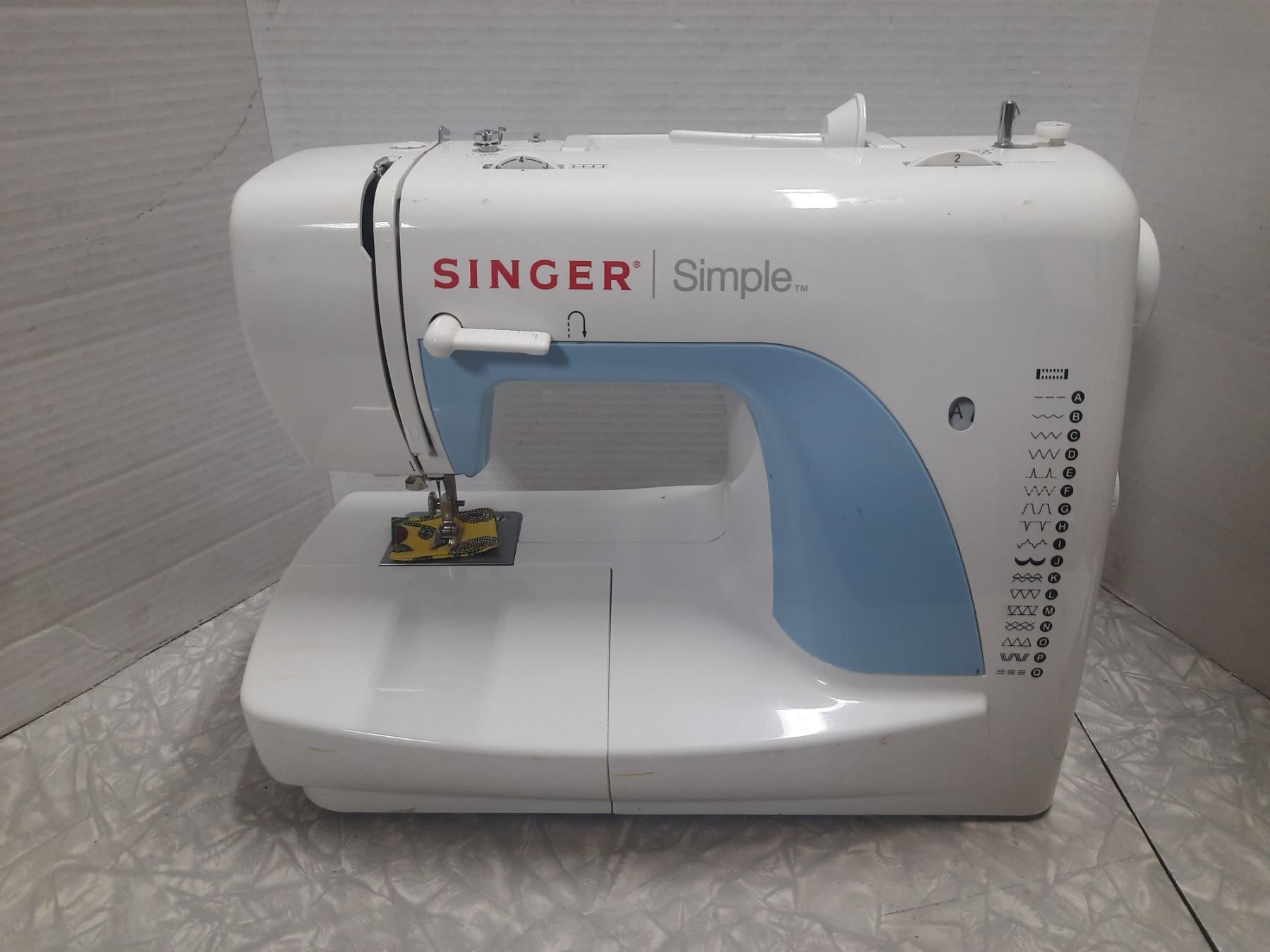 Singer Simple Sewing Machine. - Schmalz Auctions