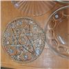 Image 3 : 5 large glass dishes and 1 lid