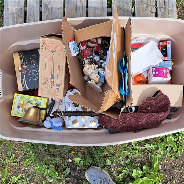 Tub of misc items(mostly christmas related)