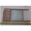 Image 2 : Vintage Economy Glass Washboard.