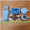 Image 1 : Vase dish and tea pots