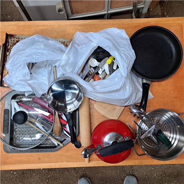 Misc kitchen ware items