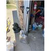 Image 1 : 2 aluminum shovels